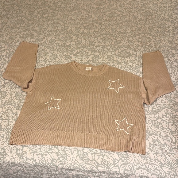 Altar'd State Sweaters - IN EXCELLENT CONDITION SLTAR’D STATE WOMENS SWEATER TAN AND CREAMY STARS ⭐️